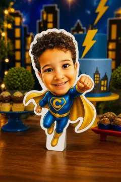 Foto do display na mesa da festa: Super-herói