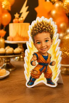 Foto do display na mesa da festa: Guerreiro transformado (cabelo dourado)