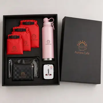 Kit viagem com a sua marca: caixa cartonada com o logo na tampa