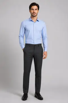 Camisa social: modelo de frente (catálogo)