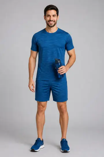 Conjunto fitness masculino: modelo de frente (catálogo)