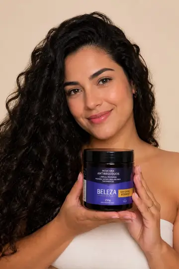 Eu segurando o meu produto (foto de campanha)