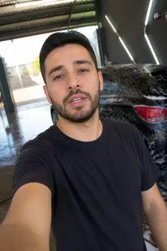 Vídeo UGC de cliente — Lava-jato & estética automotiva
