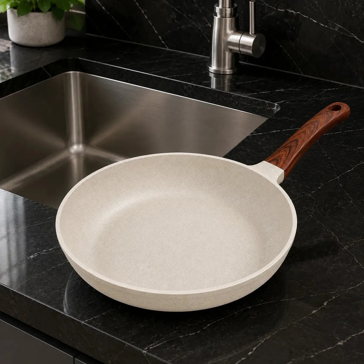 Frigideira Cerâmica Antiaderente 24cm Indução Cooktop Fogão a Gás Não Gruda Sem Óleo Cor Creme — Cozinha